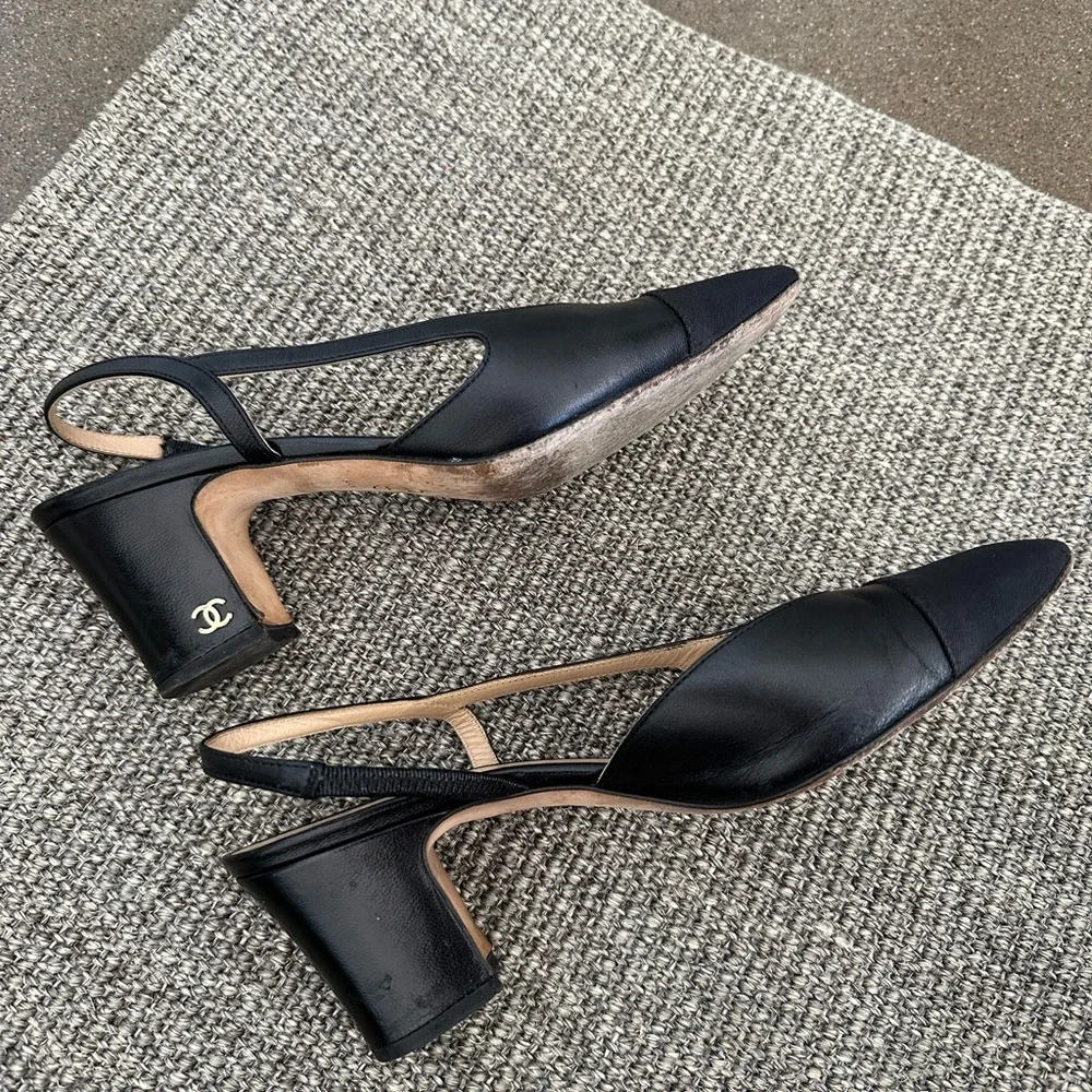 CHANEL Black Interlocking CC Logo Leather Slingback Pumps - Picture 13 of 15